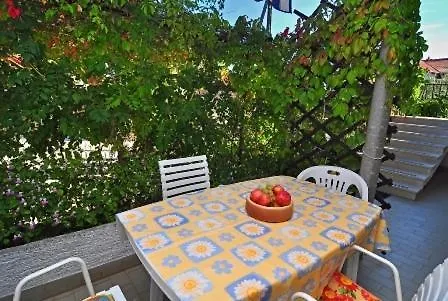 Apartment In With Terrace, Air Conditioning, Wifi 654-4 *